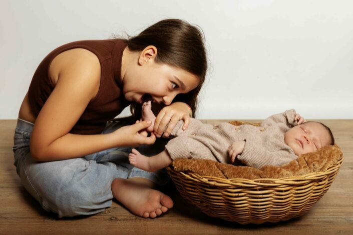 Photographe maternité naissance et allaitement bébé - Haute-Savoie - Annecy - Minzier - Genève - photos en studio à Minzier près de Frangy - Val des usses - Viry - Valleiry - Lac Léman - Thonon les bains - Evian les bains - Photographe de Haute-Savoie, Annecy