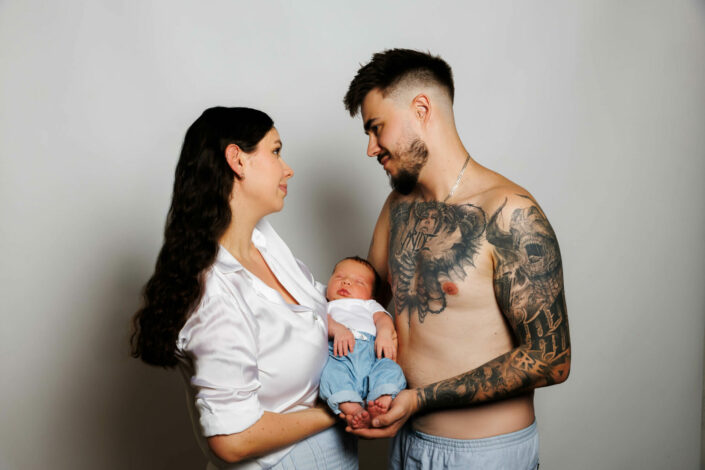 Photographe maternité naissance et allaitement bébé - Haute-Savoie - Annecy - Minzier - Genève - photos en studio à Minzier près de Frangy - Val des usses - Viry - Valleiry - Lac Léman - Thonon les bains - Evian les bains - Photographe de Haute-Savoie, Annecy