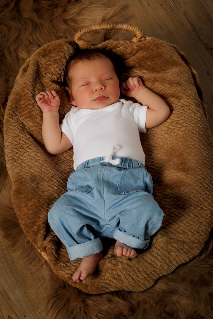 Photographe maternité naissance et allaitement bébé - Haute-Savoie - Annecy - Minzier - Genève - photos en studio à Minzier près de Frangy - Val des usses - Viry - Valleiry - Lac Léman - Thonon les bains - Evian les bains - Photographe de Haute-Savoie, Annecy