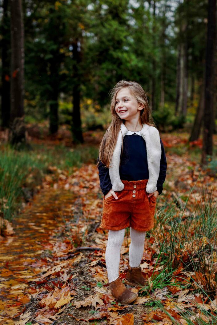 Photographe de portrait en studio à Minzier en Haute-Savoie 74 - photo de mode portrait enfant - Photos Solo - Photo ados et enfants et jeunes Haute-Savoie - Annecy - Minzier - Genève - photos en studio à Minzier près de Frangy - Val des usses - Viry - Valleiry - Lac Léman - Thonon les bains - Evian les bains - Photographe de Haute-Savoie, Annecy Photographe de portraits en Haute-Savoie Photographe portrait Annecy Photographe professionnel près de Genève Séance portrait Haute-Savoie Photographe fine art Photos "fine art", "authentique", "émotion" - Photographe de famille en Haute-savoie Annecy Genève Photo de famille en foret sur le thème de l'automne - foret de minzier haute savoie