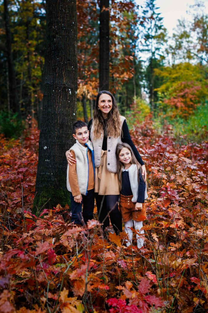 Photographe de portrait en studio à Minzier en Haute-Savoie 74 - photo de mode portrait enfant - Photos Solo - Photo ados et enfants et jeunes Haute-Savoie - Annecy - Minzier - Genève - photos en studio à Minzier près de Frangy - Val des usses - Viry - Valleiry - Lac Léman - Thonon les bains - Evian les bains - Photographe de Haute-Savoie, Annecy Photographe de portraits en Haute-Savoie Photographe portrait Annecy Photographe professionnel près de Genève Séance portrait Haute-Savoie Photographe fine art Photos "fine art", "authentique", "émotion" - Photographe de famille en Haute-savoie Annecy Genève Photo de famille en foret sur le thème de l'automne - foret de minzier haute savoie
