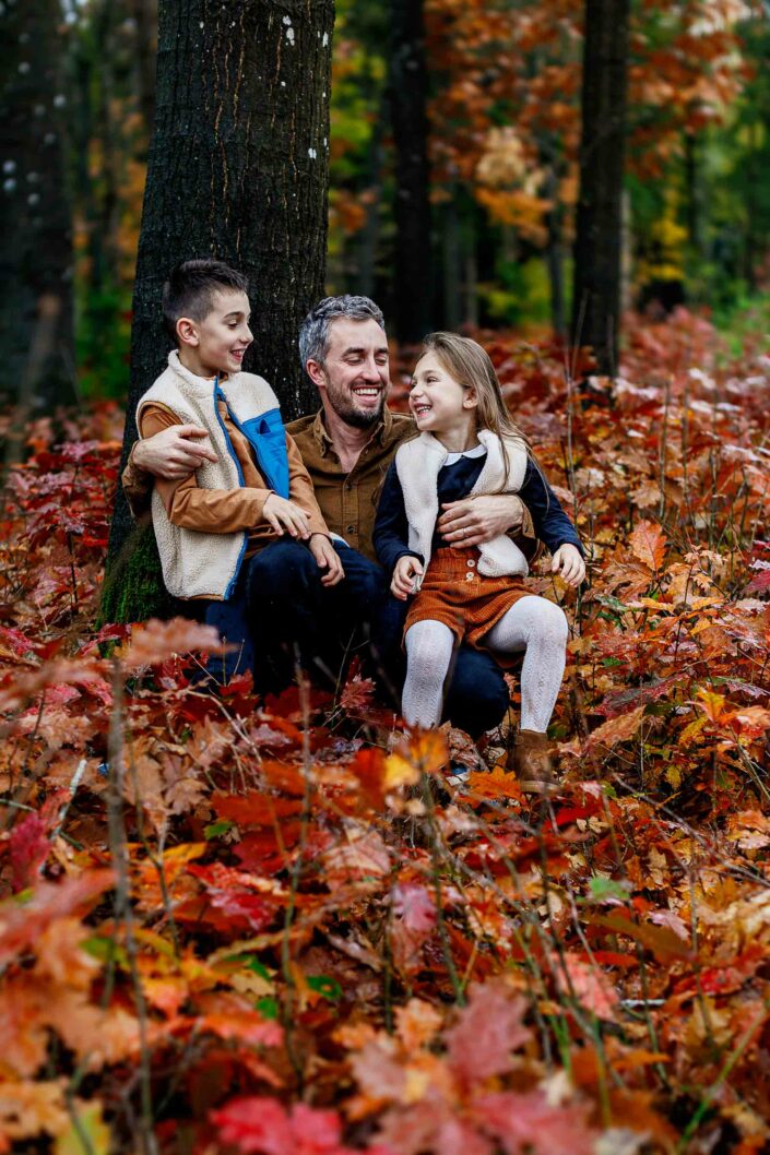 Photographe de portrait en studio à Minzier en Haute-Savoie 74 - photo de mode portrait enfant - Photos Solo - Photo ados et enfants et jeunes Haute-Savoie - Annecy - Minzier - Genève - photos en studio à Minzier près de Frangy - Val des usses - Viry - Valleiry - Lac Léman - Thonon les bains - Evian les bains - Photographe de Haute-Savoie, Annecy Photographe de portraits en Haute-Savoie Photographe portrait Annecy Photographe professionnel près de Genève Séance portrait Haute-Savoie Photographe fine art Photos "fine art", "authentique", "émotion" - Photographe de famille en Haute-savoie Annecy Genève Photo de famille en foret sur le thème de l'automne - foret de minzier haute savoie